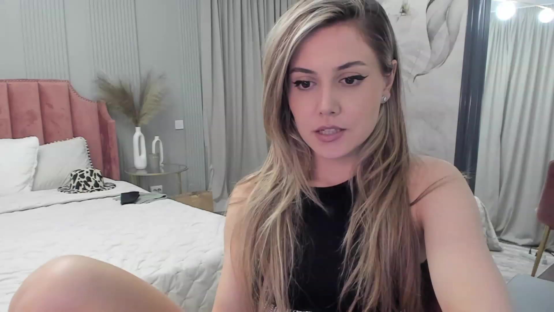 Gallery image thumbnail from NellieCutest's myfreecams stream on, 05/21/2023, 21:08 image 11 of 20