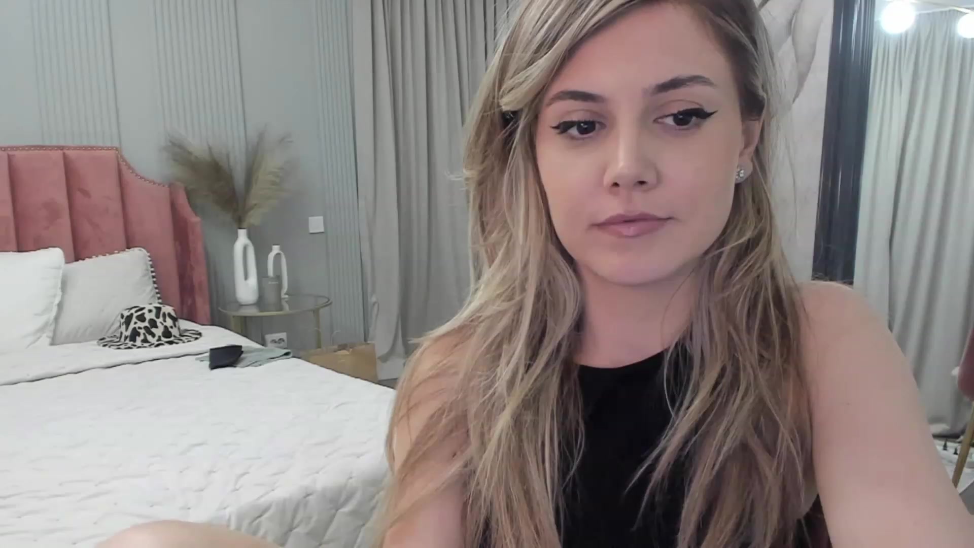 Gallery image thumbnail from NellieCutest's myfreecams stream on, 05/21/2023, 21:08 image 9 of 20