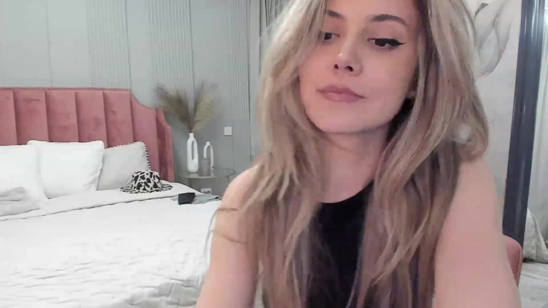 Gallery image thumbnail from NellieCutest's myfreecams stream on, 05/21/2023, 21:08 image 12 of 20