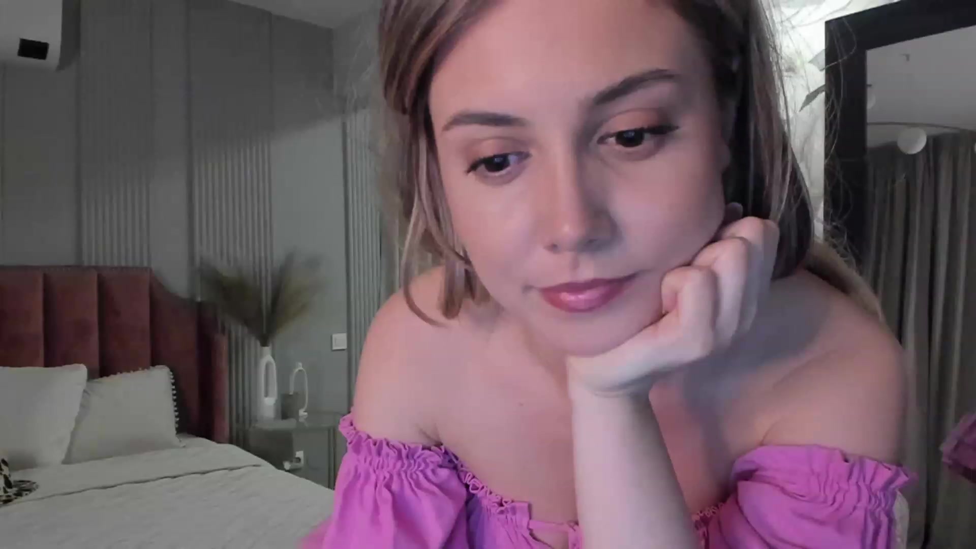 Gallery image thumbnail from NellieCutest's myfreecams stream on, 05/25/2023, 21:26 image 13 of 20