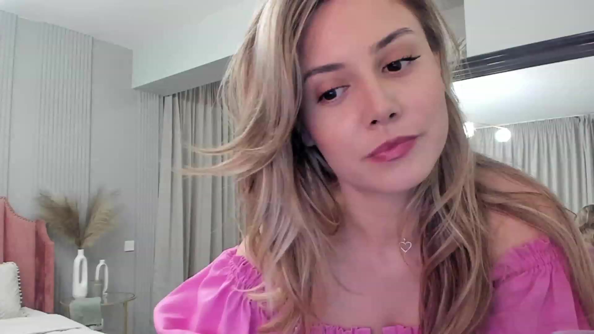 Gallery image thumbnail from NellieCutest's myfreecams stream on, 05/25/2023, 21:26 image 4 of 20