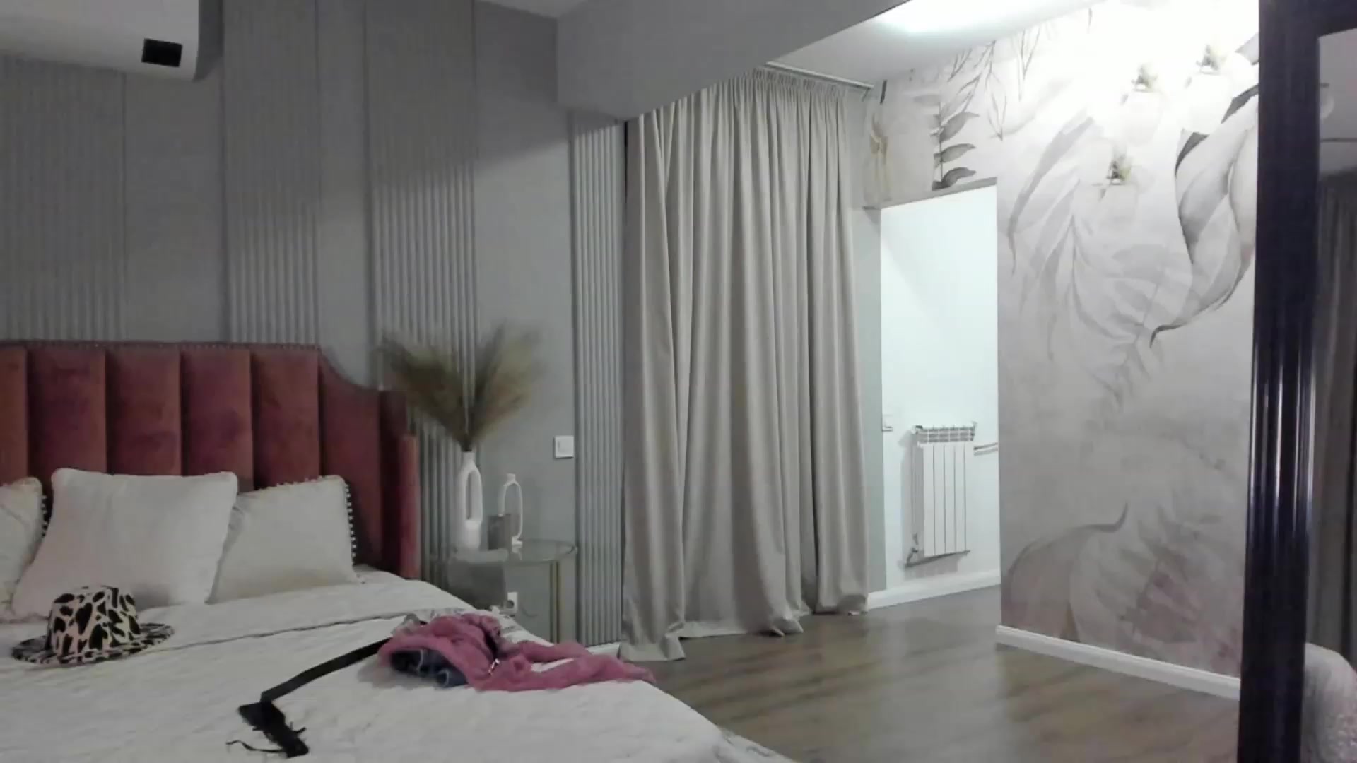 Gallery image thumbnail from NellieCutest's myfreecams stream on, 05/26/2023, 21:48 image 10 of 20