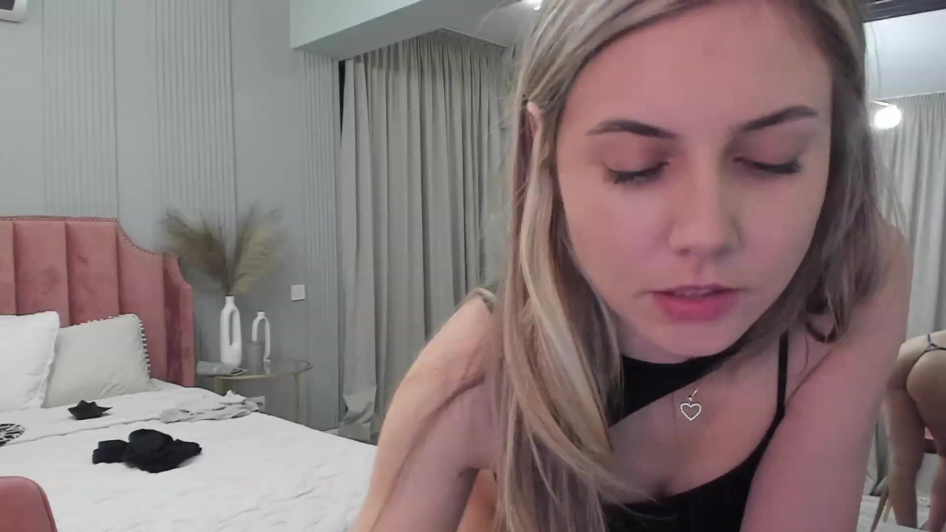 Gallery image thumbnail from NellieCutest's myfreecams stream on, 06/01/2023, 20:37 image 12 of 20