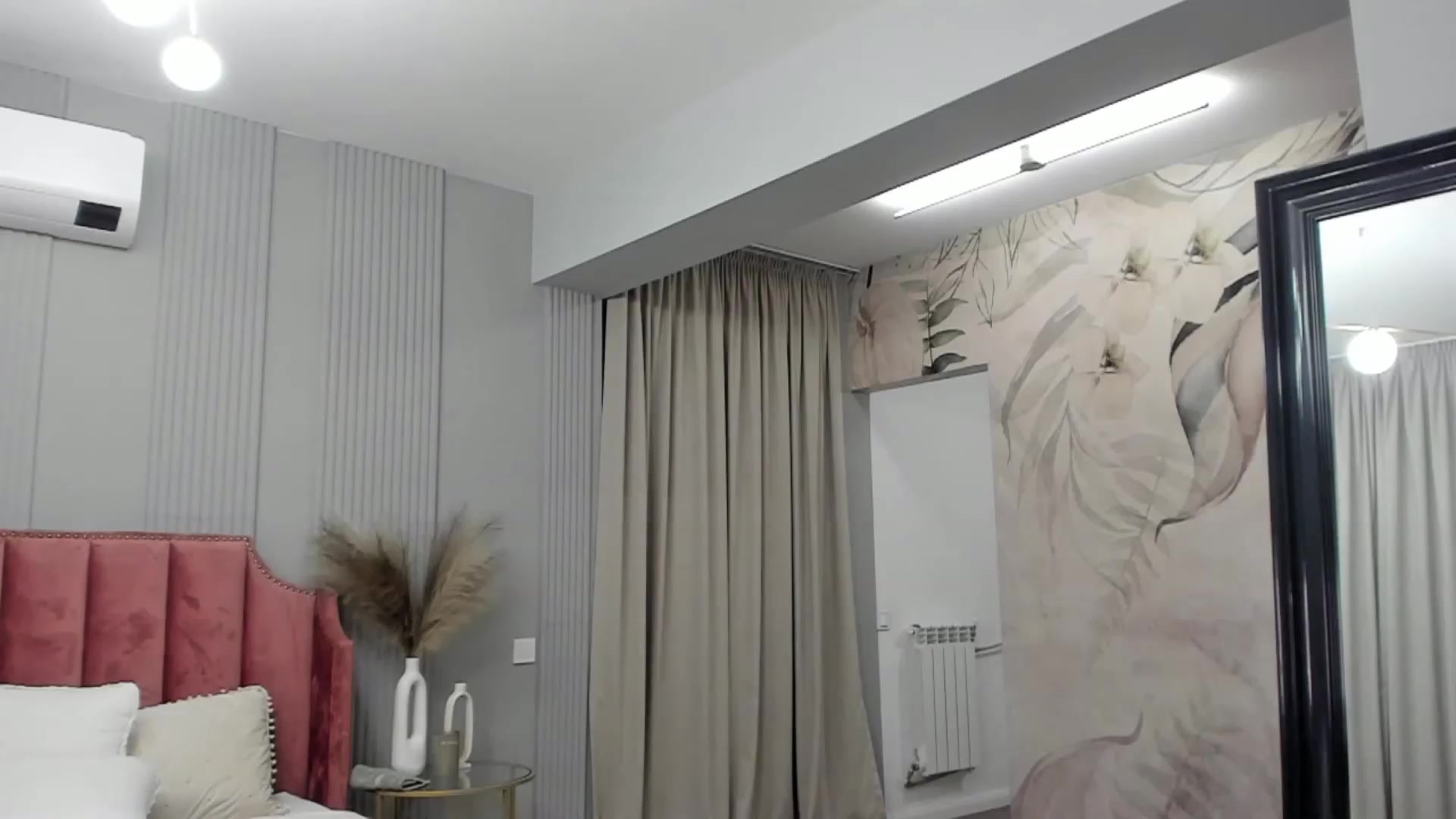 Gallery image thumbnail from NellieCutest's myfreecams stream on, 06/02/2023, 21:40 image 1 of 20
