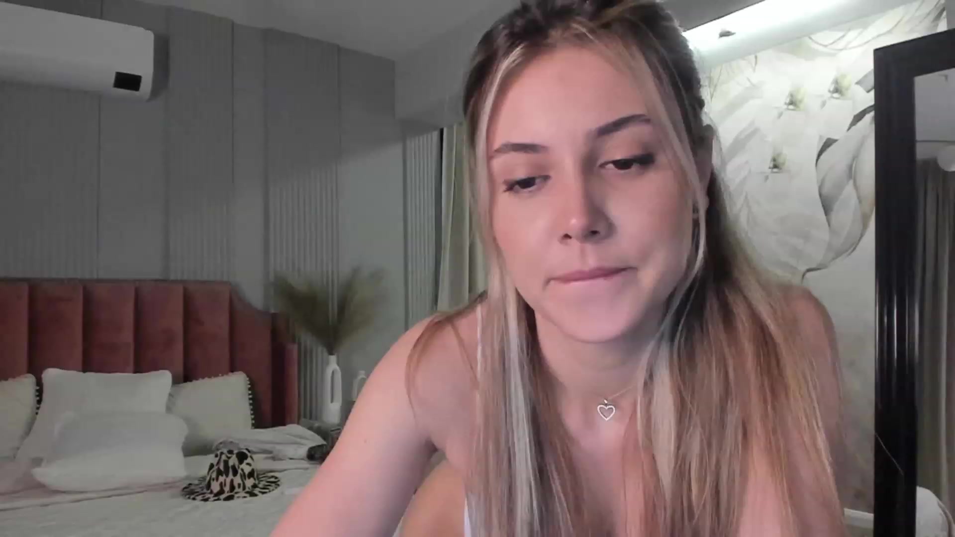 Gallery image thumbnail from NellieCutest's myfreecams stream on, 06/04/2023, 21:31 image 11 of 20