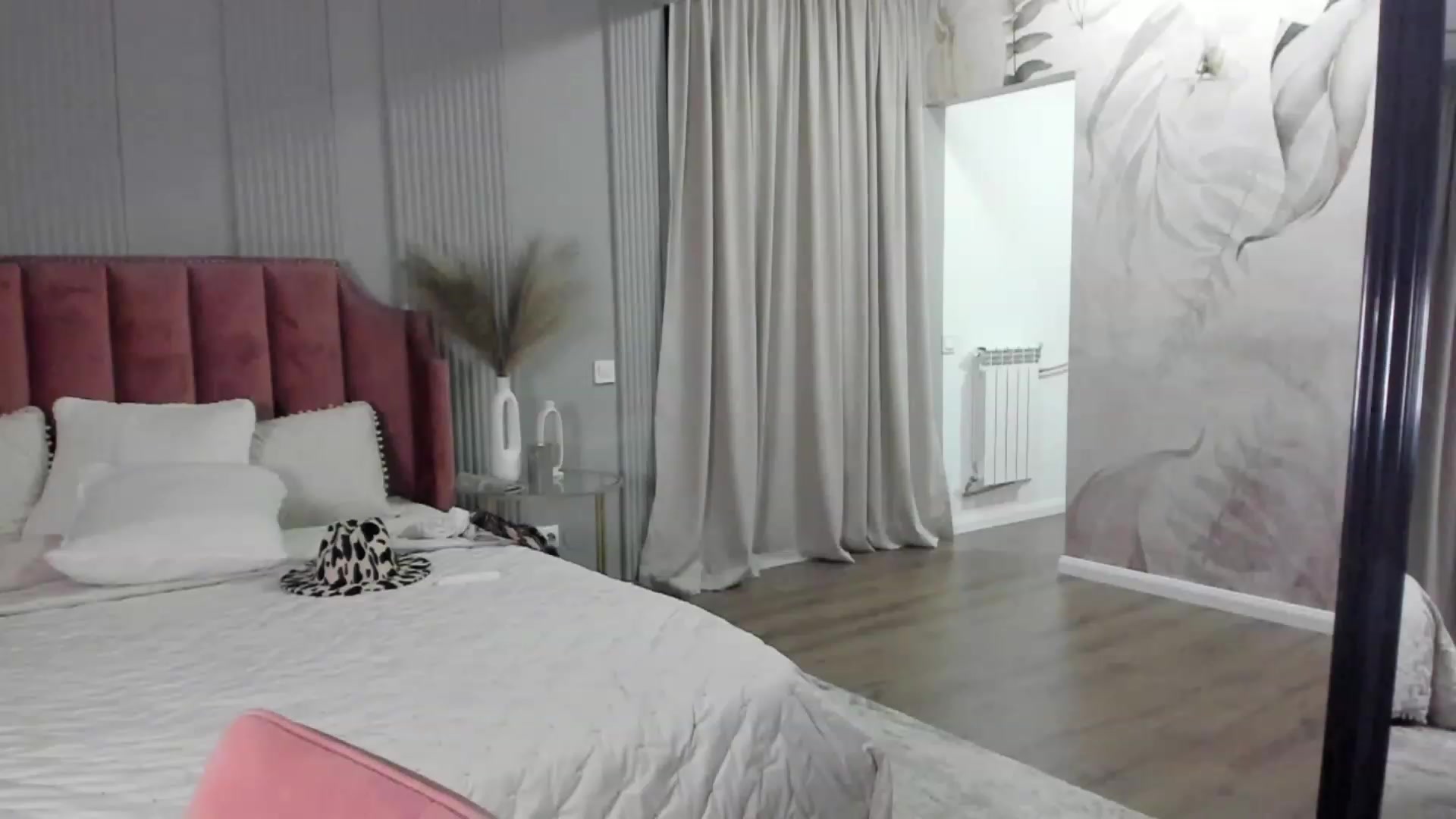 Gallery image thumbnail from NellieCutest's myfreecams stream on, 06/04/2023, 21:31 image 19 of 20