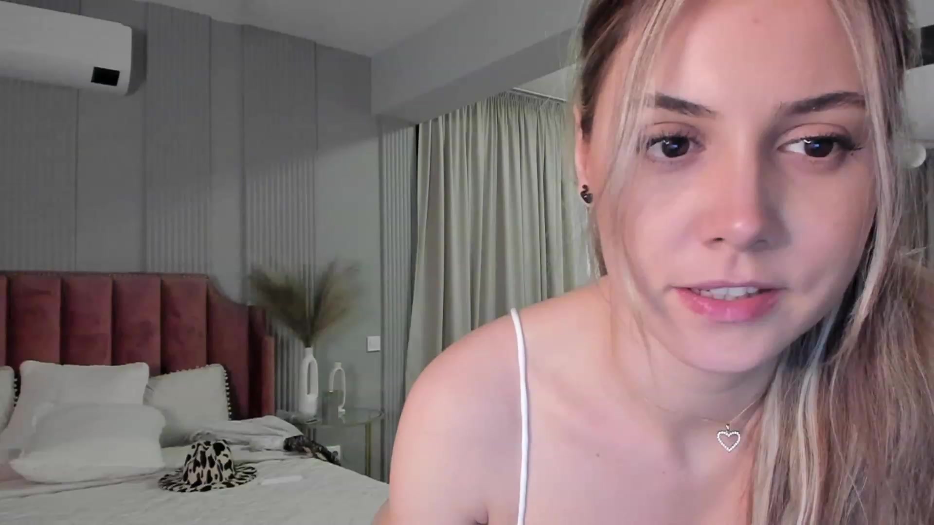 Gallery image thumbnail from NellieCutest's myfreecams stream on, 06/04/2023, 21:31 image 12 of 20