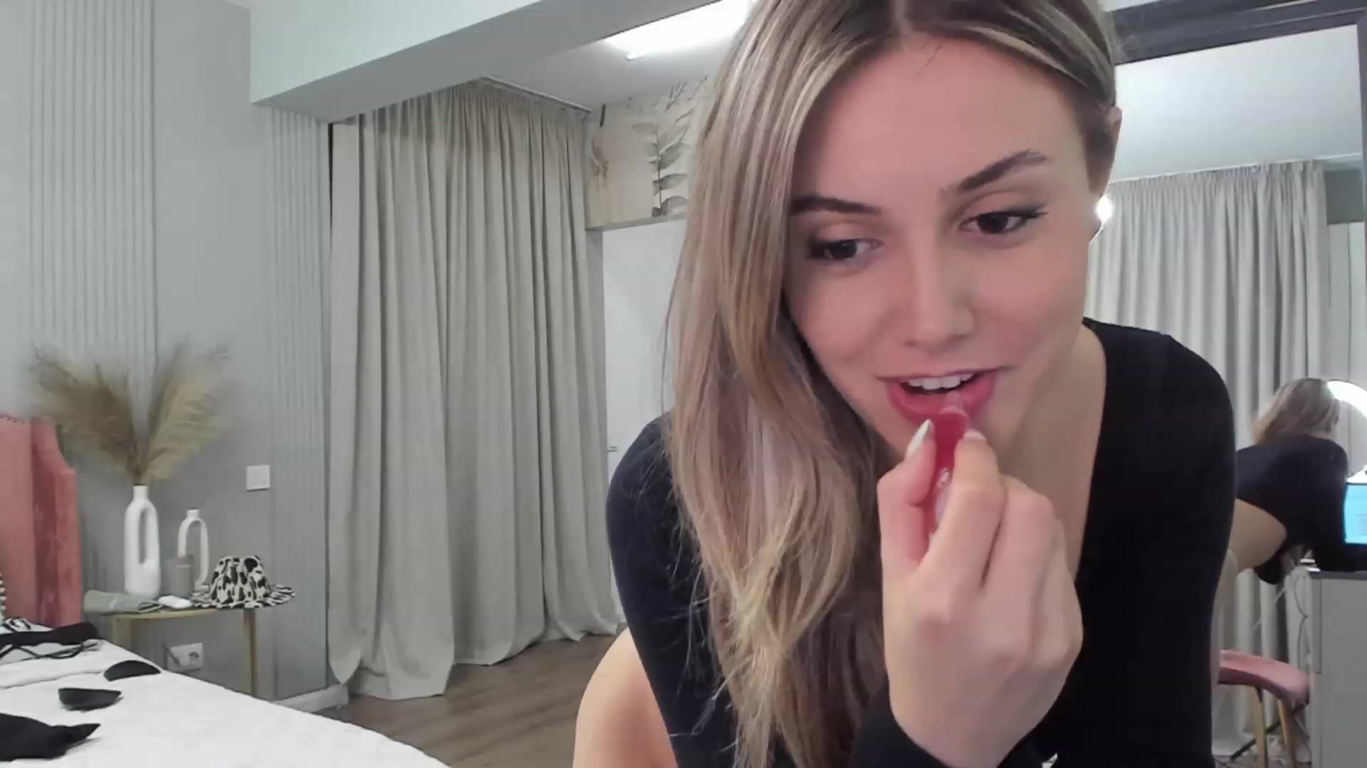 Gallery image thumbnail from NellieCutest's myfreecams stream on, 06/08/2023, 20:38 image 12 of 20