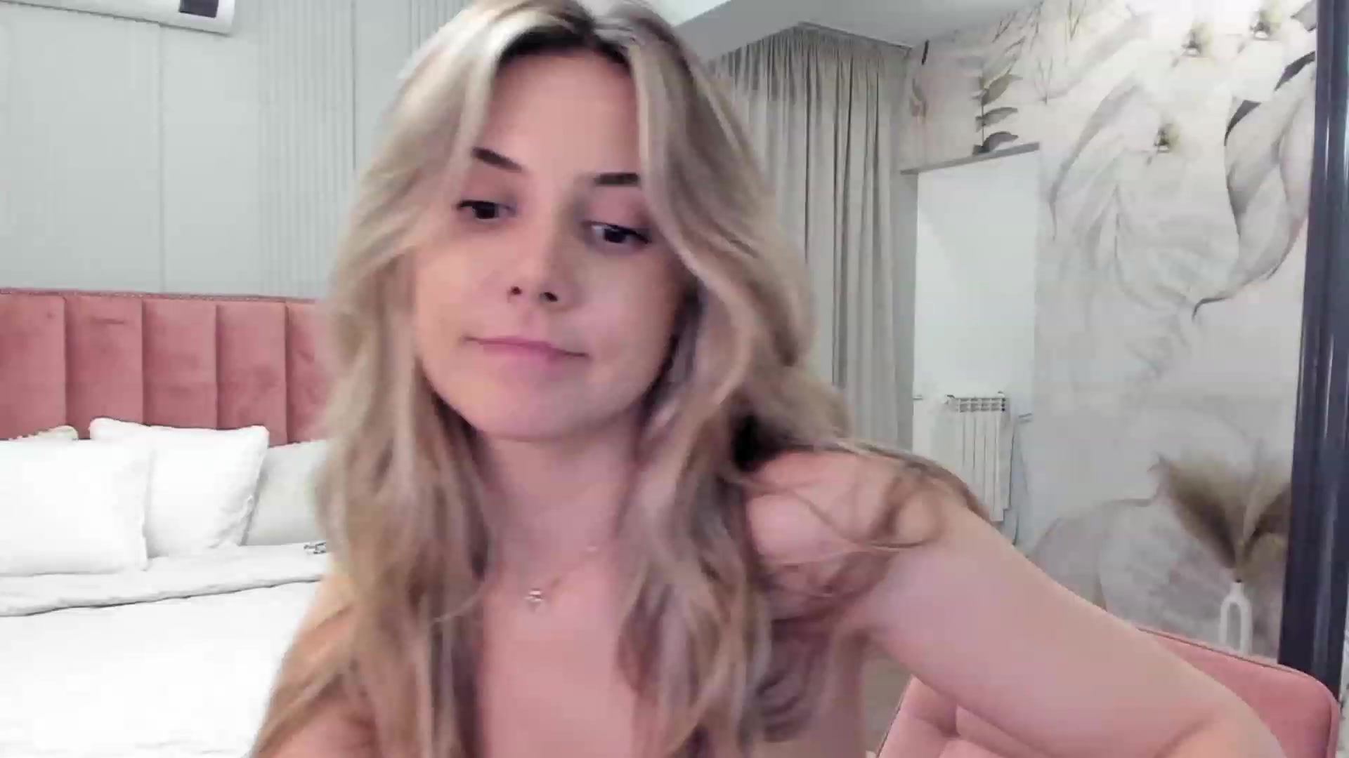 Gallery image thumbnail from NellieCutest's myfreecams stream on, 06/11/2023, 21:44 image 10 of 20