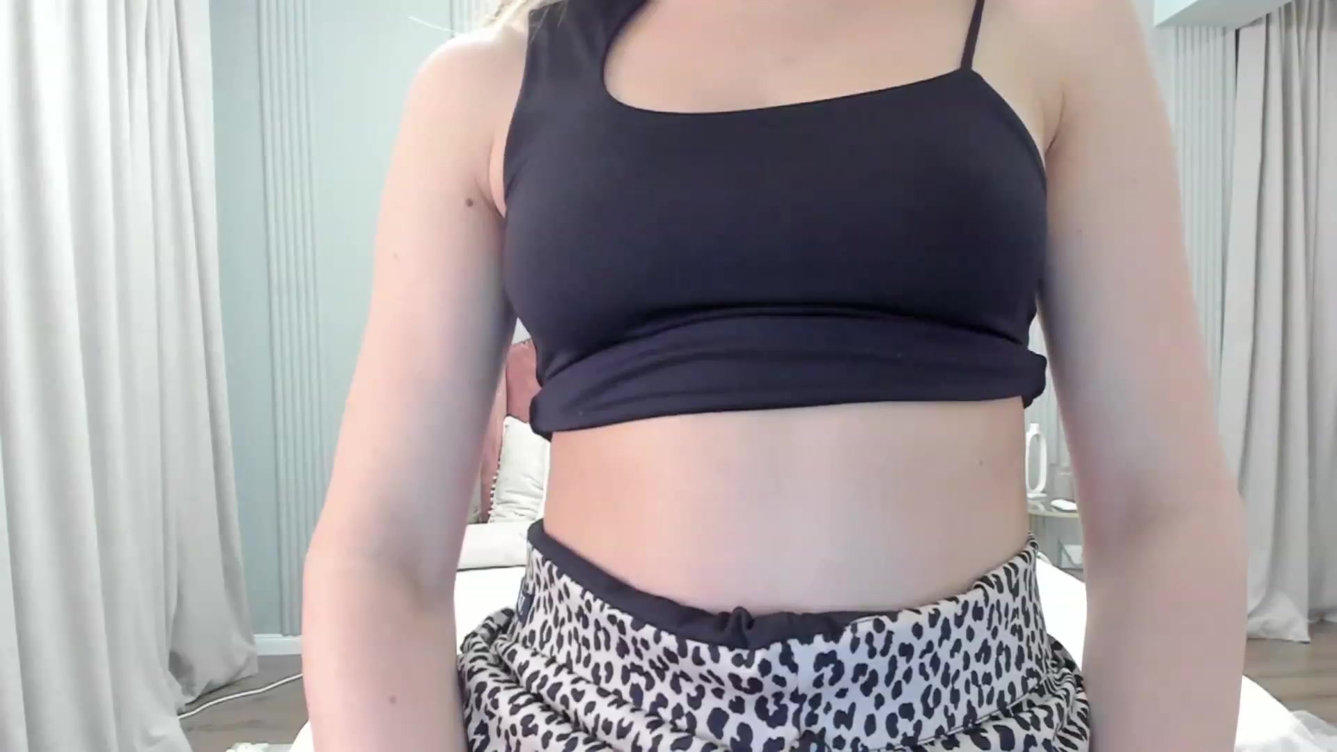 Gallery image thumbnail from NellieCutest's myfreecams stream on, 06/15/2023, 21:40 image 16 of 20