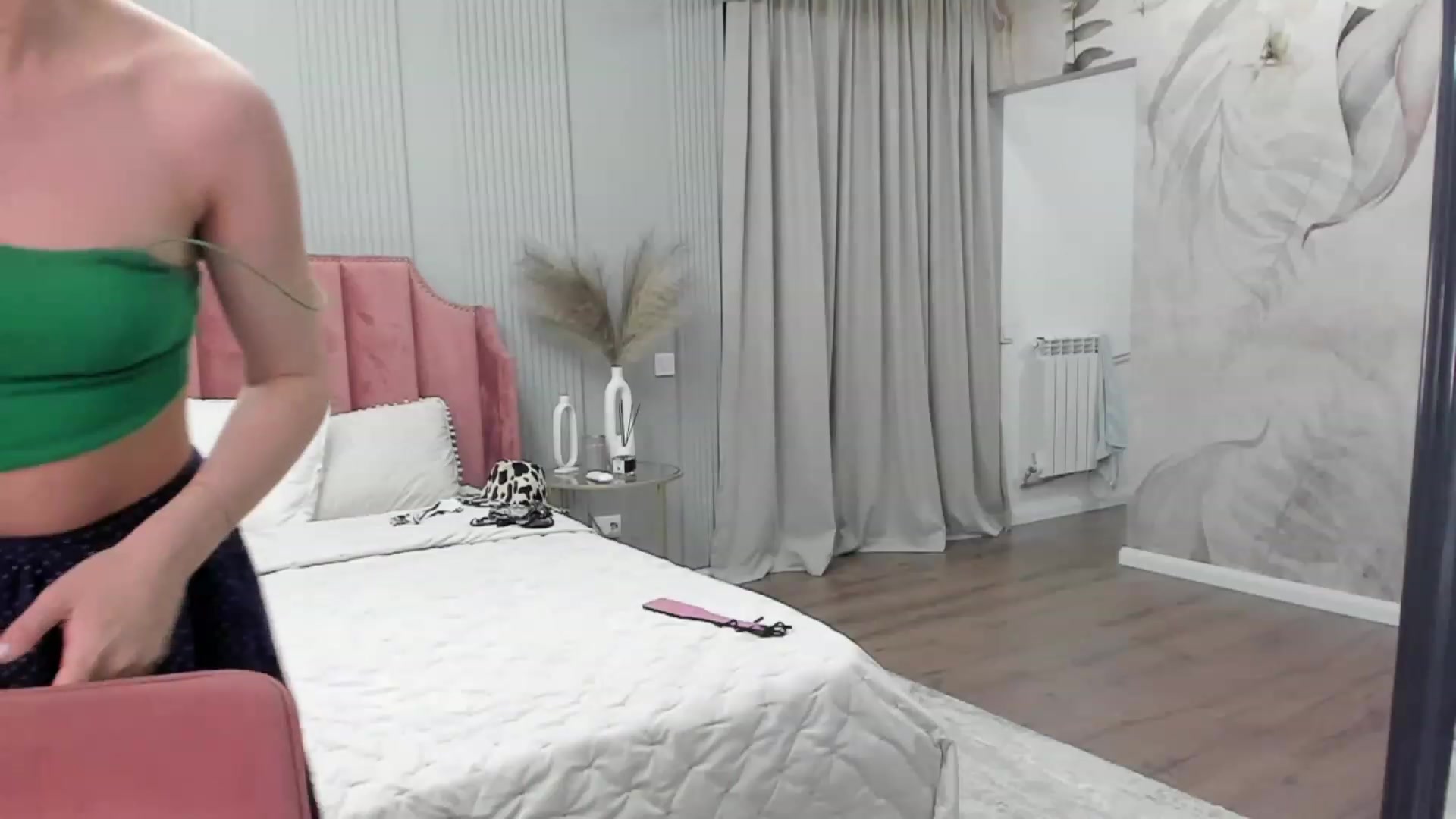 Gallery image thumbnail from NellieCutest's myfreecams stream on, 06/18/2023, 20:52 image 6 of 20