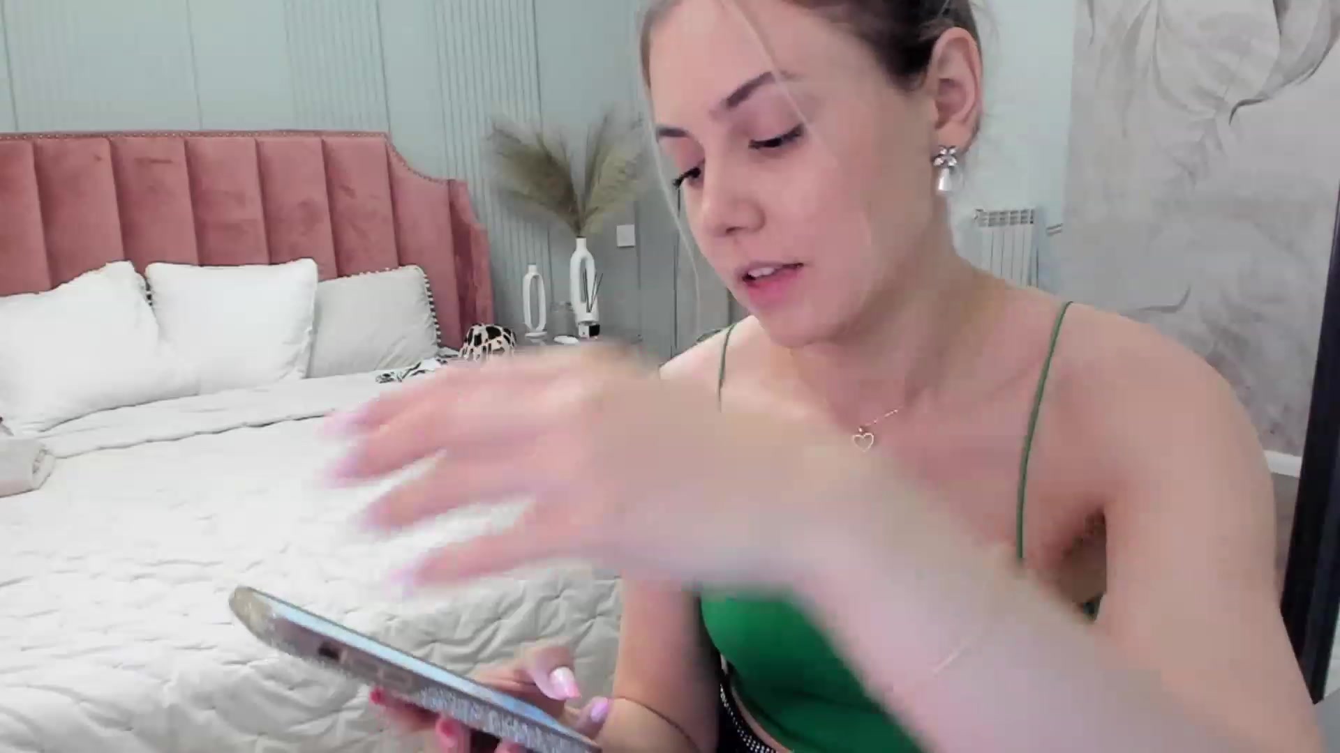 Gallery image thumbnail from NellieCutest's myfreecams stream on, 06/18/2023, 20:52 image 15 of 20