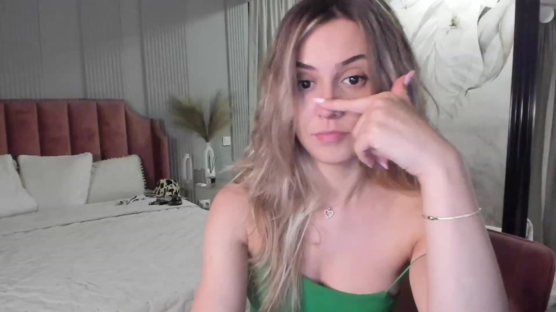 Gallery image thumbnail from NellieCutest's myfreecams stream on, 06/18/2023, 21:25 image 20 of 20