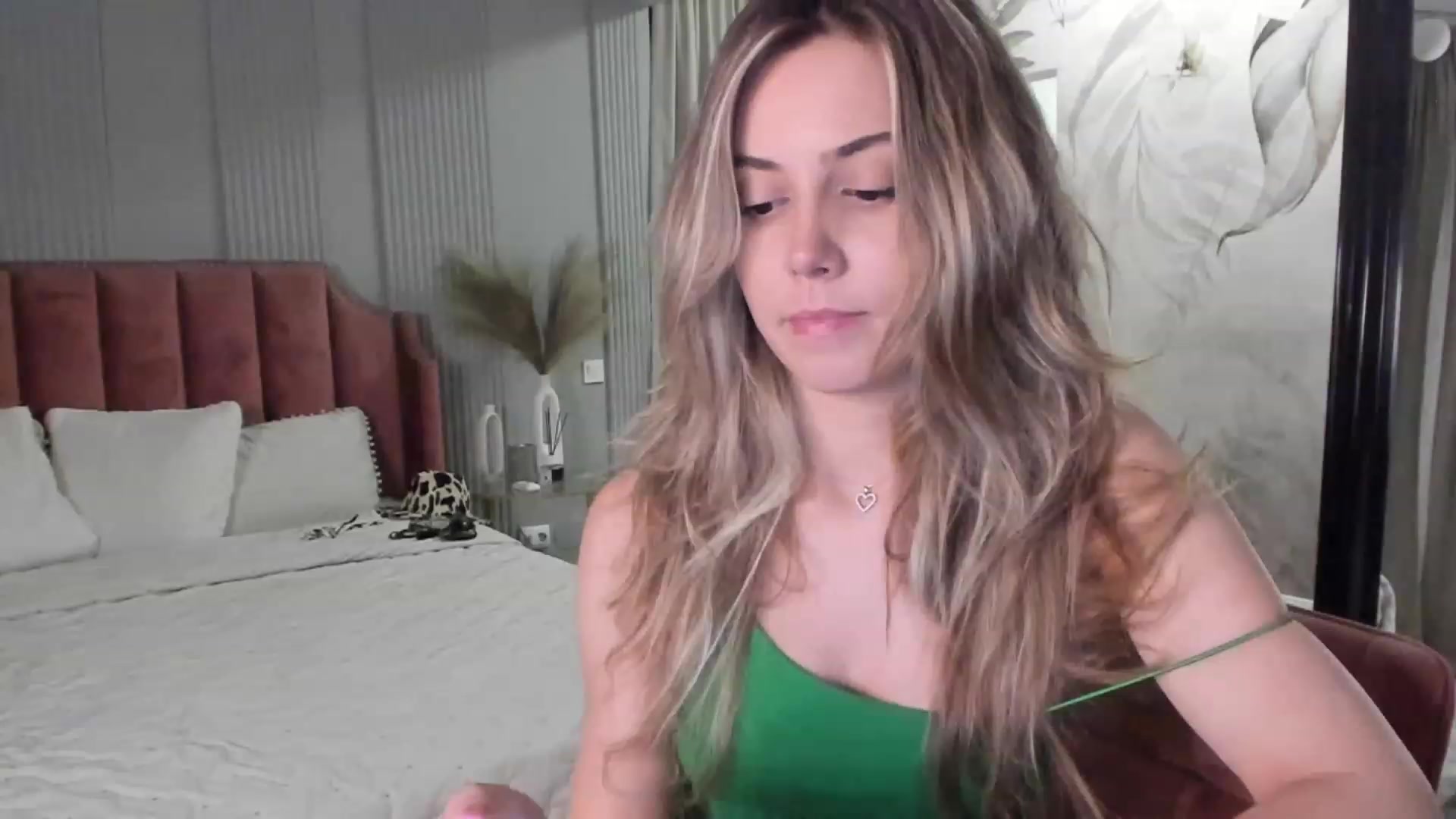 Gallery image thumbnail from NellieCutest's myfreecams stream on, 06/18/2023, 21:25 image 16 of 20