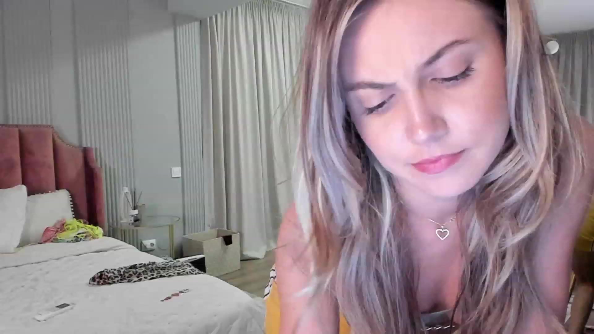Gallery image thumbnail from NellieCutest's myfreecams stream on, 07/06/2023, 20:17 image 15 of 20