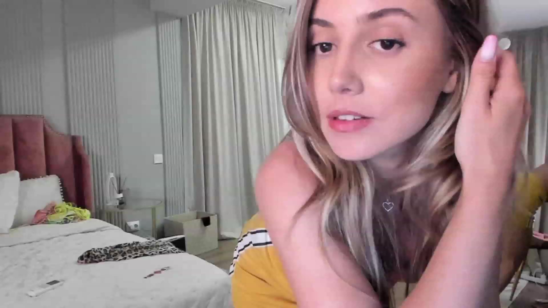 Gallery image thumbnail from NellieCutest's myfreecams stream on, 07/06/2023, 20:17 image 14 of 20