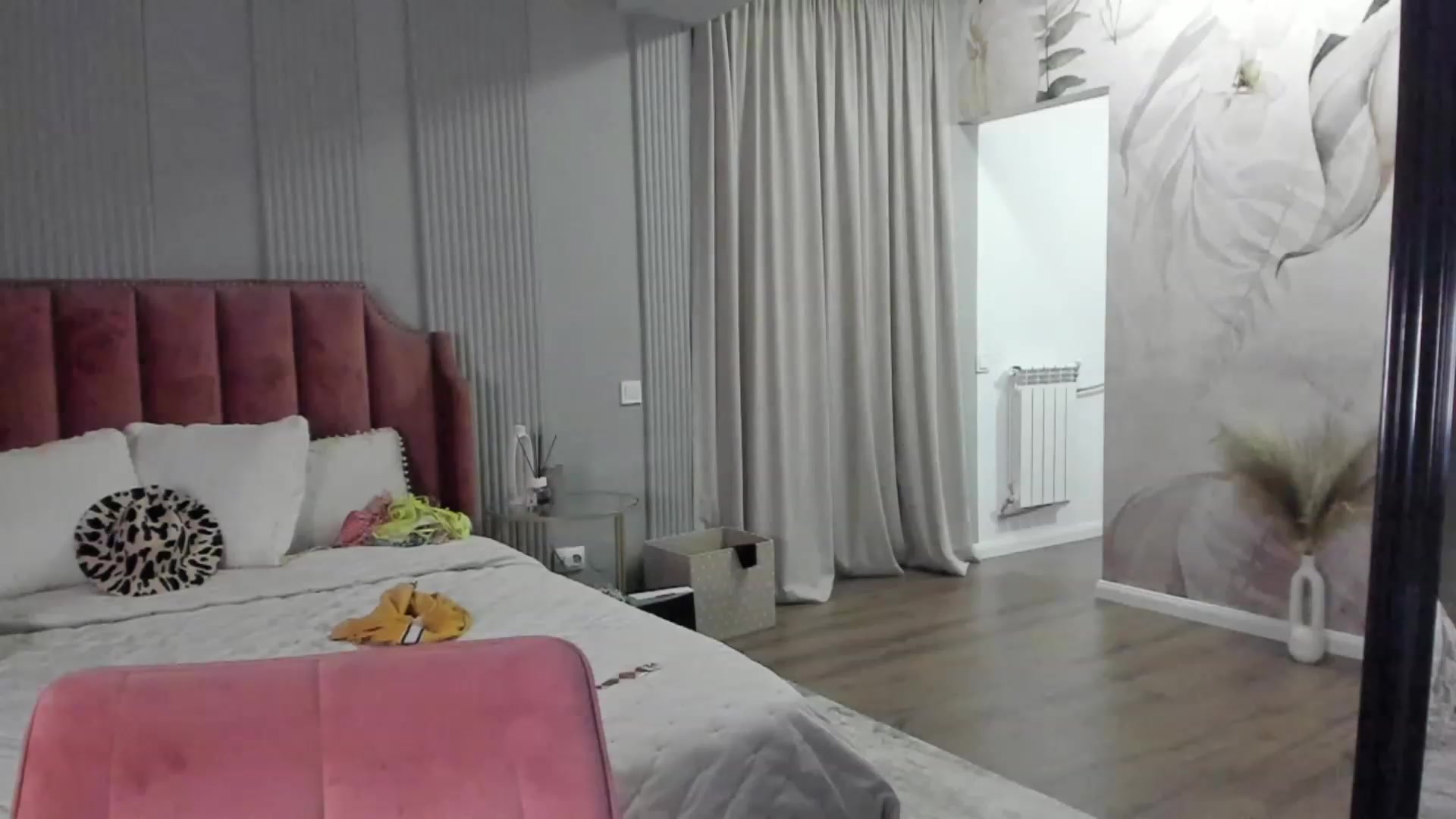 Gallery image thumbnail from NellieCutest's myfreecams stream on, 07/06/2023, 21:30 image 13 of 20