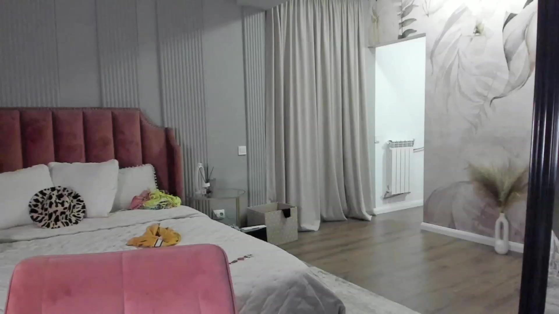 Gallery image thumbnail from NellieCutest's myfreecams stream on, 07/06/2023, 21:30 image 12 of 20