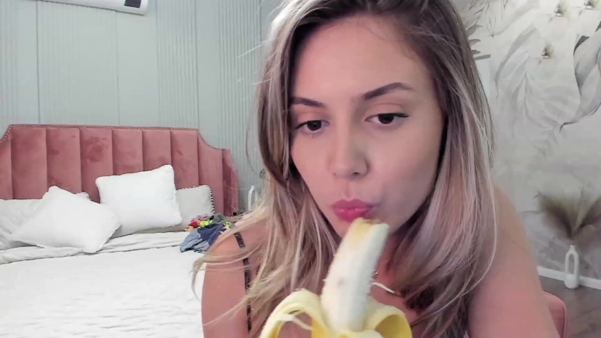 Gallery image thumbnail from NellieCutest's myfreecams stream on, 07/07/2023, 21:35 image 11 of 20