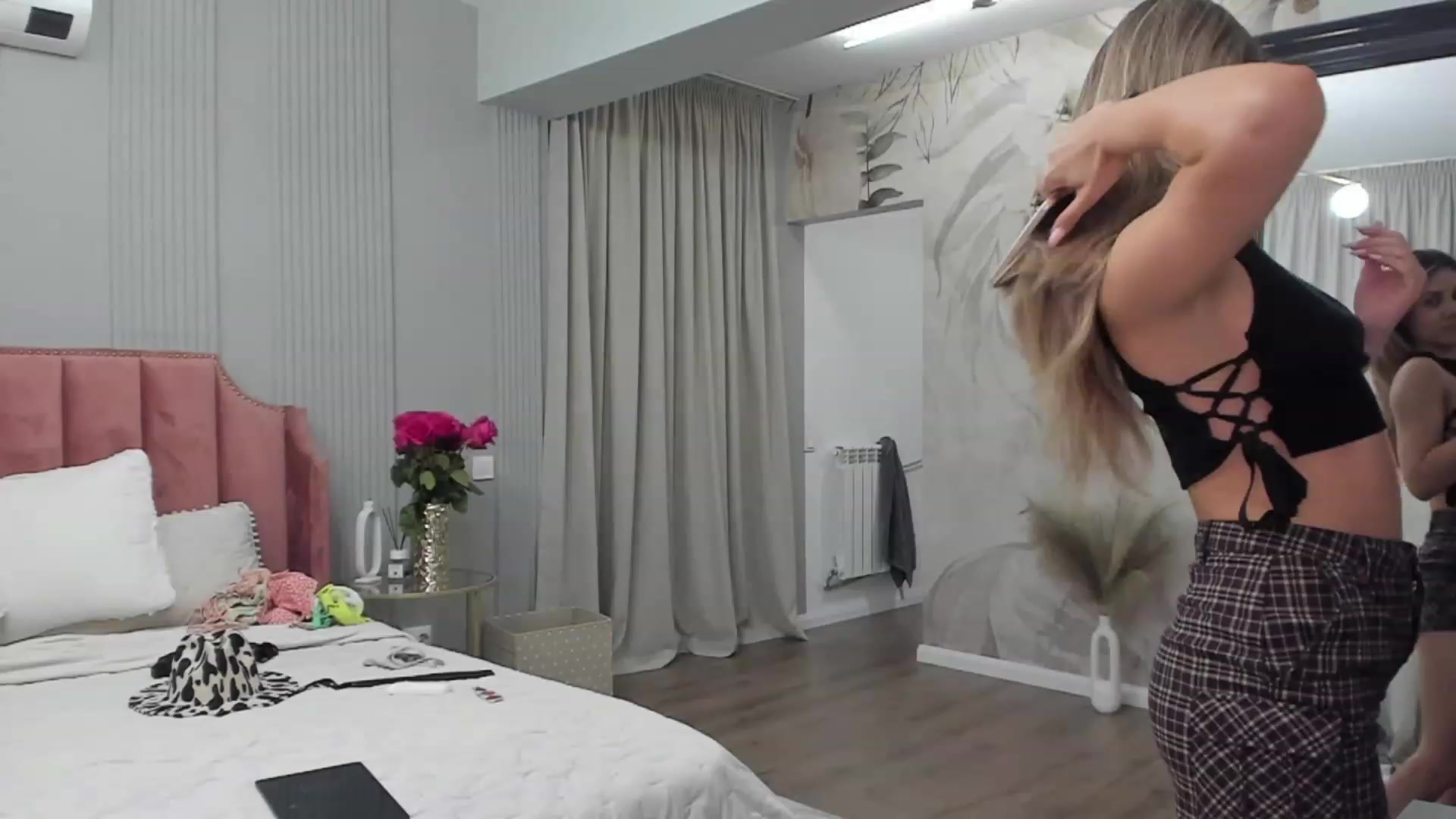 Gallery image thumbnail from NellieCutest's myfreecams stream on, 07/08/2023, 19:44 image 1 of 20