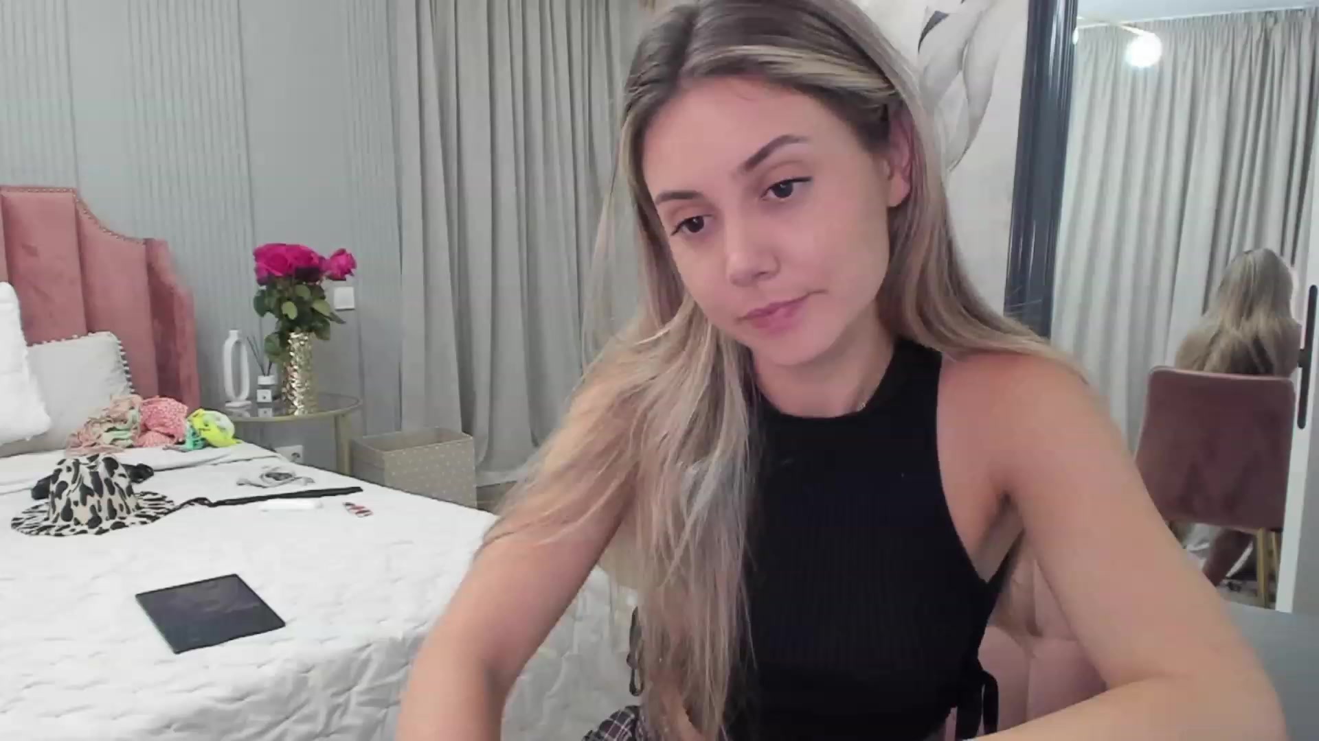 Gallery image thumbnail from NellieCutest's myfreecams stream on, 07/08/2023, 19:44 image 9 of 20