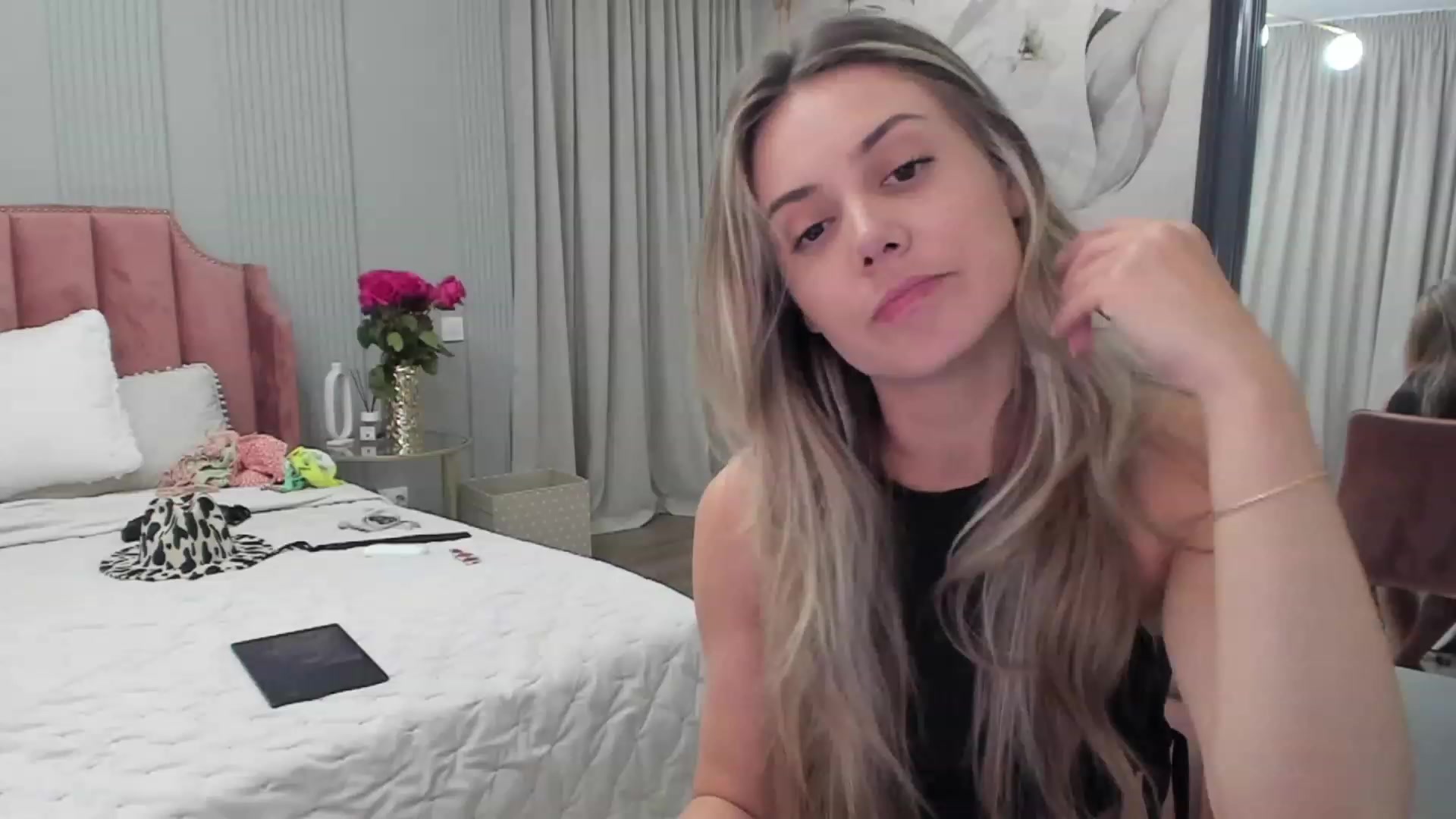 Gallery image thumbnail from NellieCutest's myfreecams stream on, 07/08/2023, 19:44 image 5 of 20