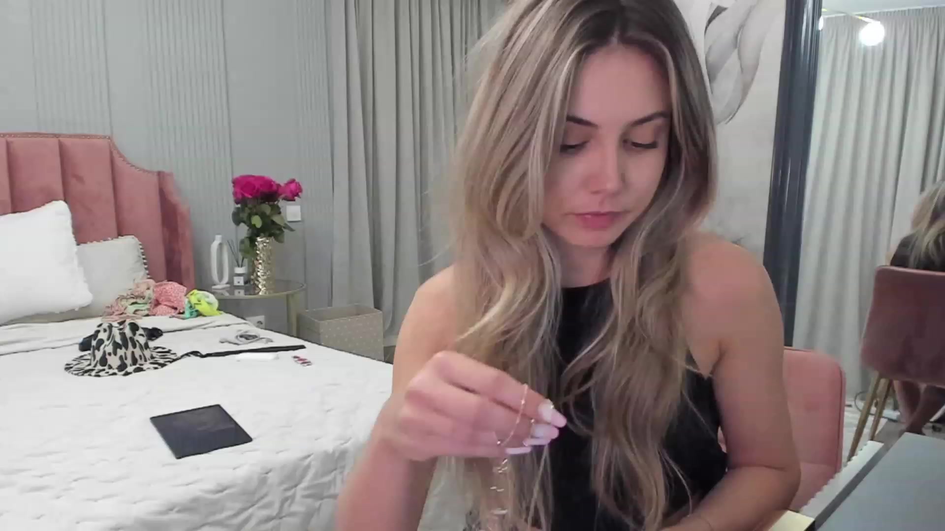 Gallery image thumbnail from NellieCutest's myfreecams stream on, 07/08/2023, 19:44 image 6 of 20