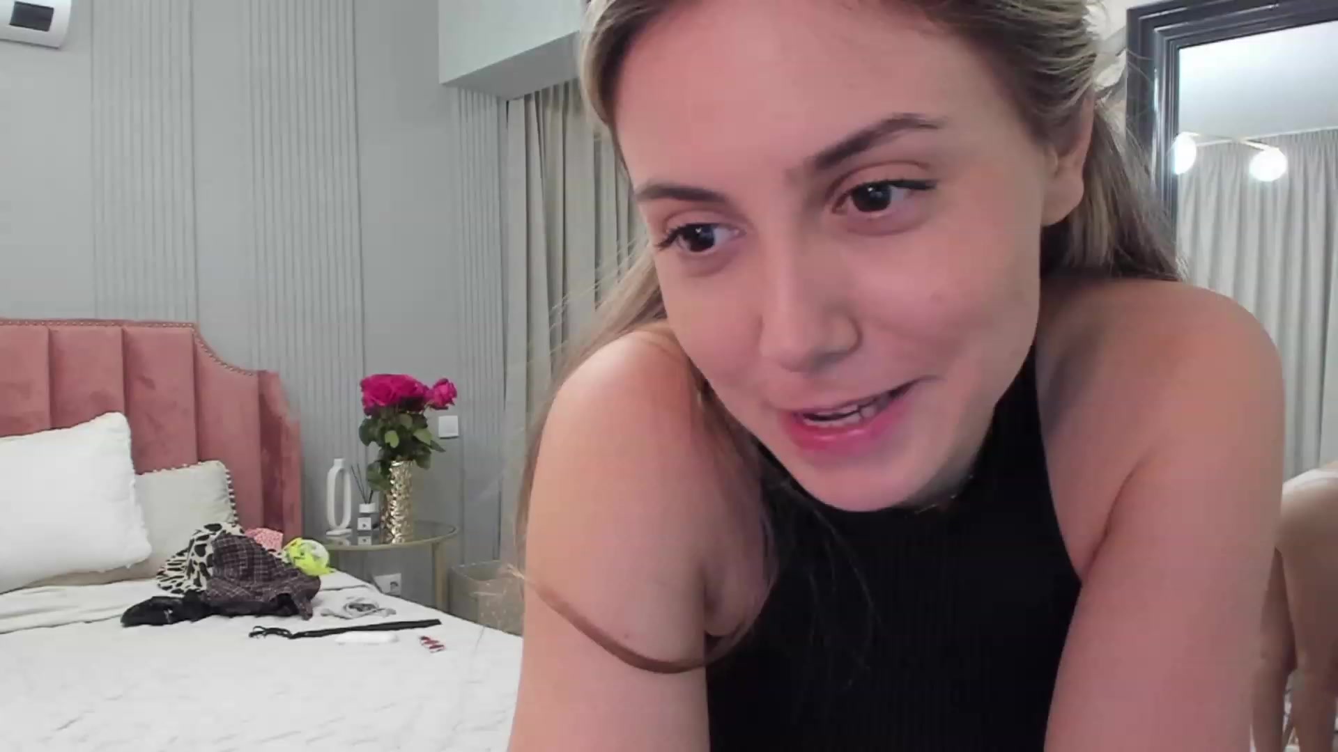 Gallery image thumbnail from NellieCutest's myfreecams stream on, 07/08/2023, 22:00 image 6 of 20