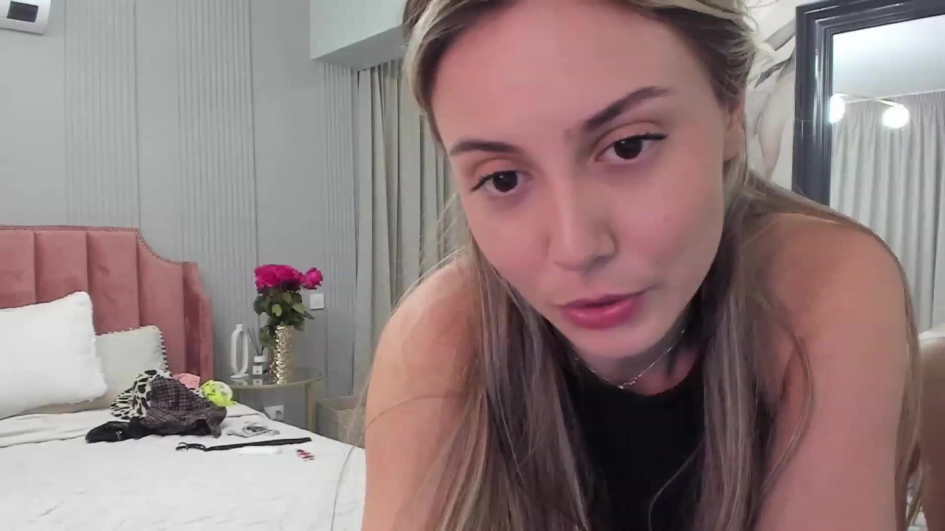 Gallery image thumbnail from NellieCutest's myfreecams stream on, 07/08/2023, 22:00 image 7 of 20