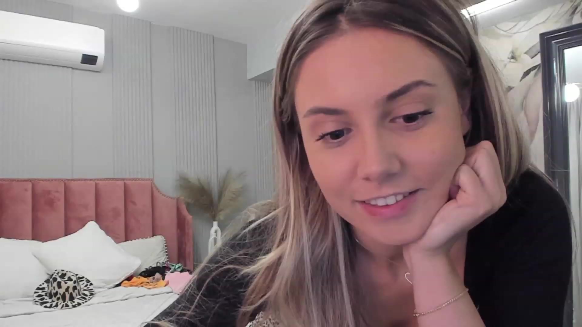 Gallery image thumbnail from NellieCutest's myfreecams stream on, 07/14/2023, 19:47 image 3 of 20