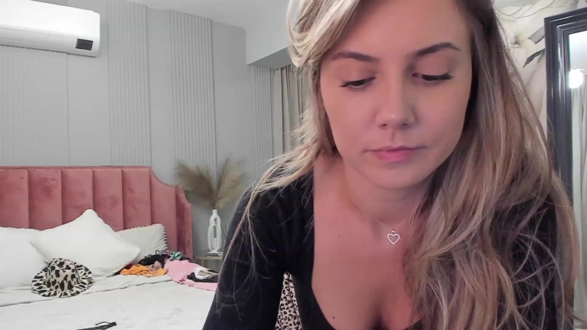 Gallery image thumbnail from NellieCutest's myfreecams stream on, 07/14/2023, 19:47 image 8 of 20