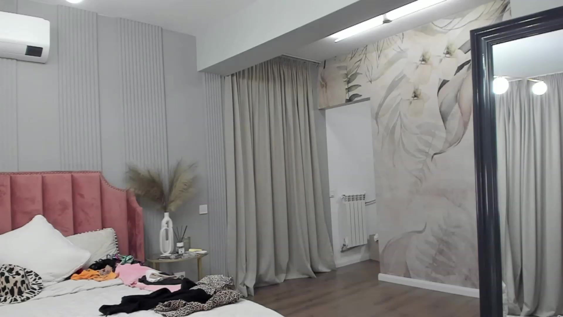 Gallery image thumbnail from NellieCutest's myfreecams stream on, 07/14/2023, 20:51 image 8 of 20