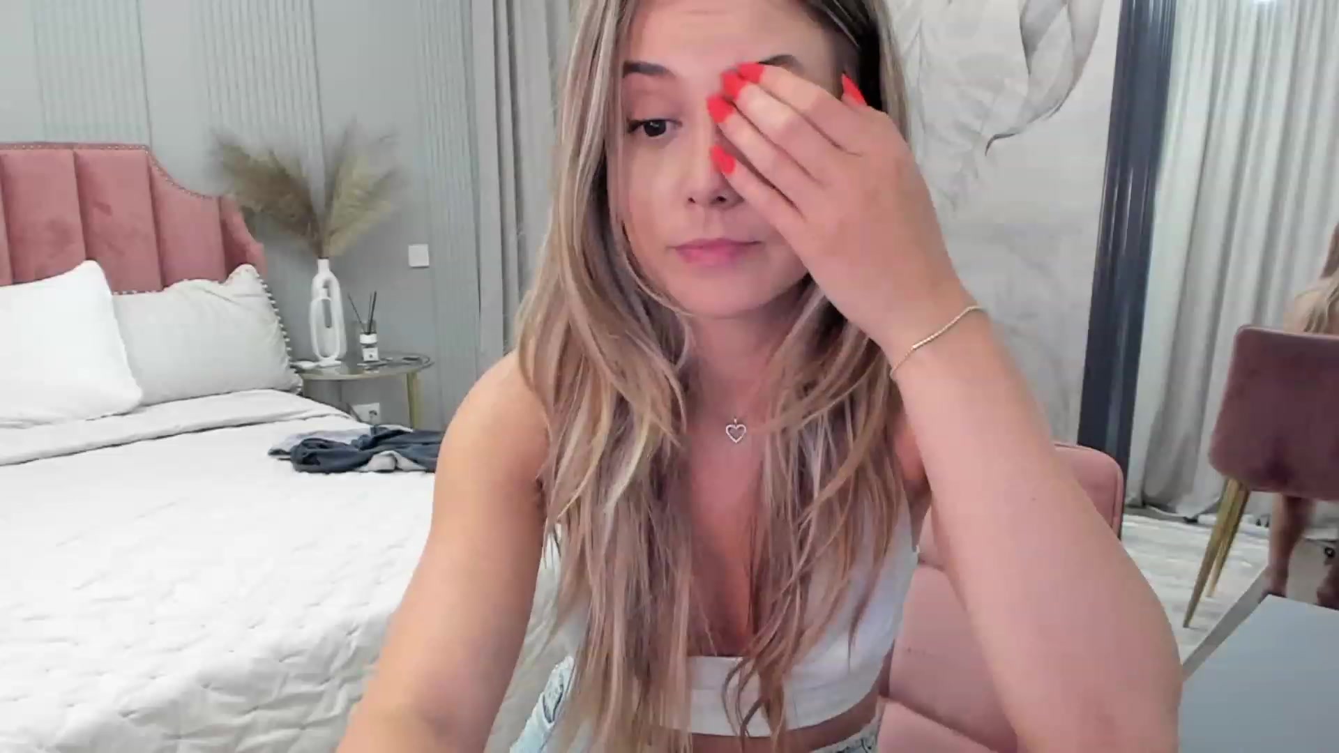 Gallery image thumbnail from NellieCutest's myfreecams stream on, 07/27/2023, 21:39 image 17 of 20