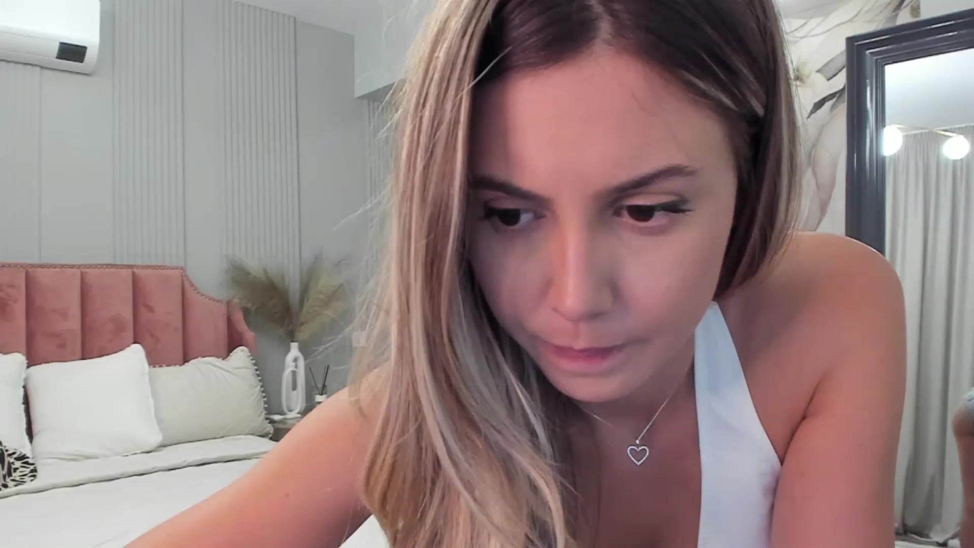 Gallery image thumbnail from NellieCutest's myfreecams stream on, 07/27/2023, 21:39 image 8 of 20