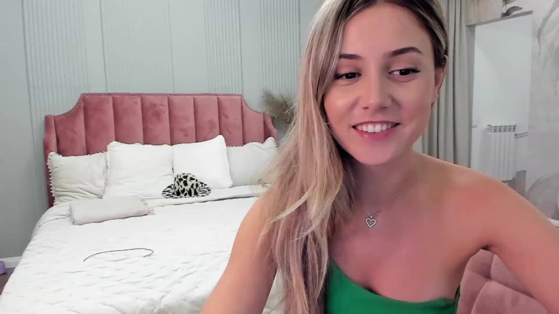 Gallery image thumbnail from NellieCutest's myfreecams stream on, 07/28/2023, 20:55 image 10 of 20