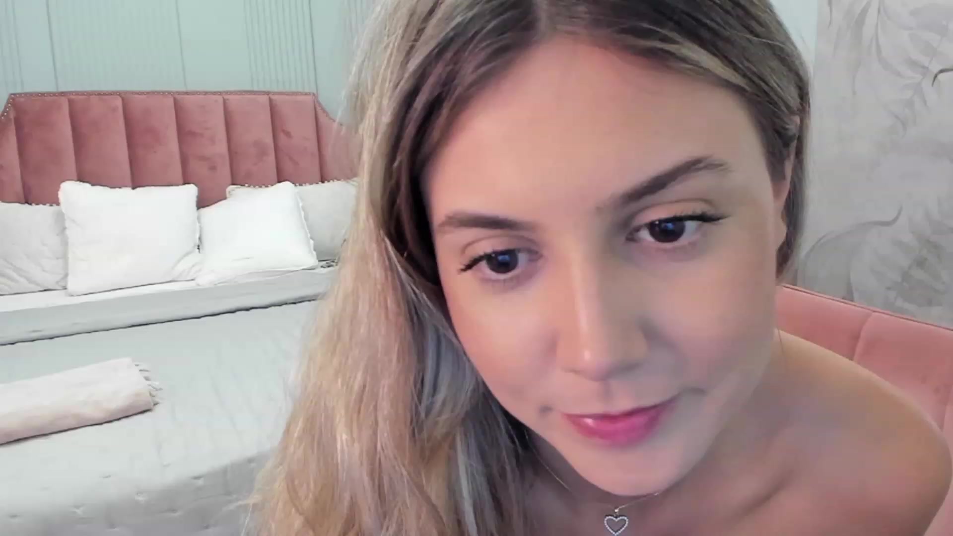 Gallery image thumbnail from NellieCutest's myfreecams stream on, 08/06/2023, 21:39 image 14 of 20
