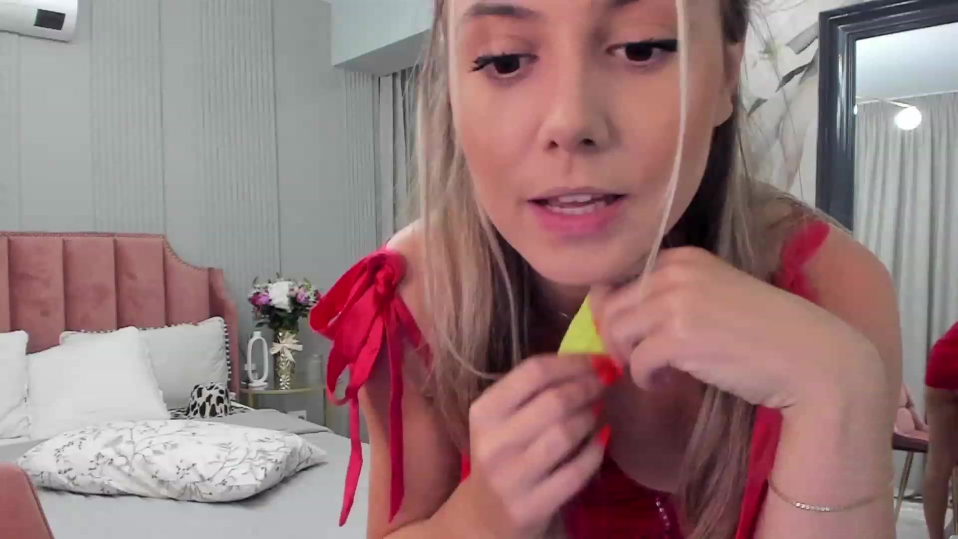 Gallery image thumbnail from NellieCutest's myfreecams stream on, 08/10/2023, 20:26 image 6 of 20