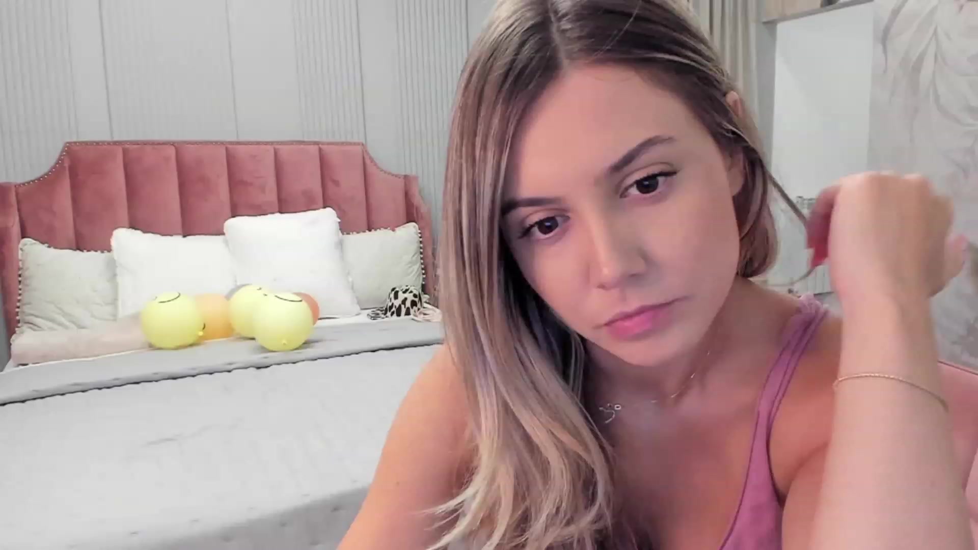 Gallery image thumbnail from NellieCutest's myfreecams stream on, 08/11/2023, 22:00 image 7 of 20