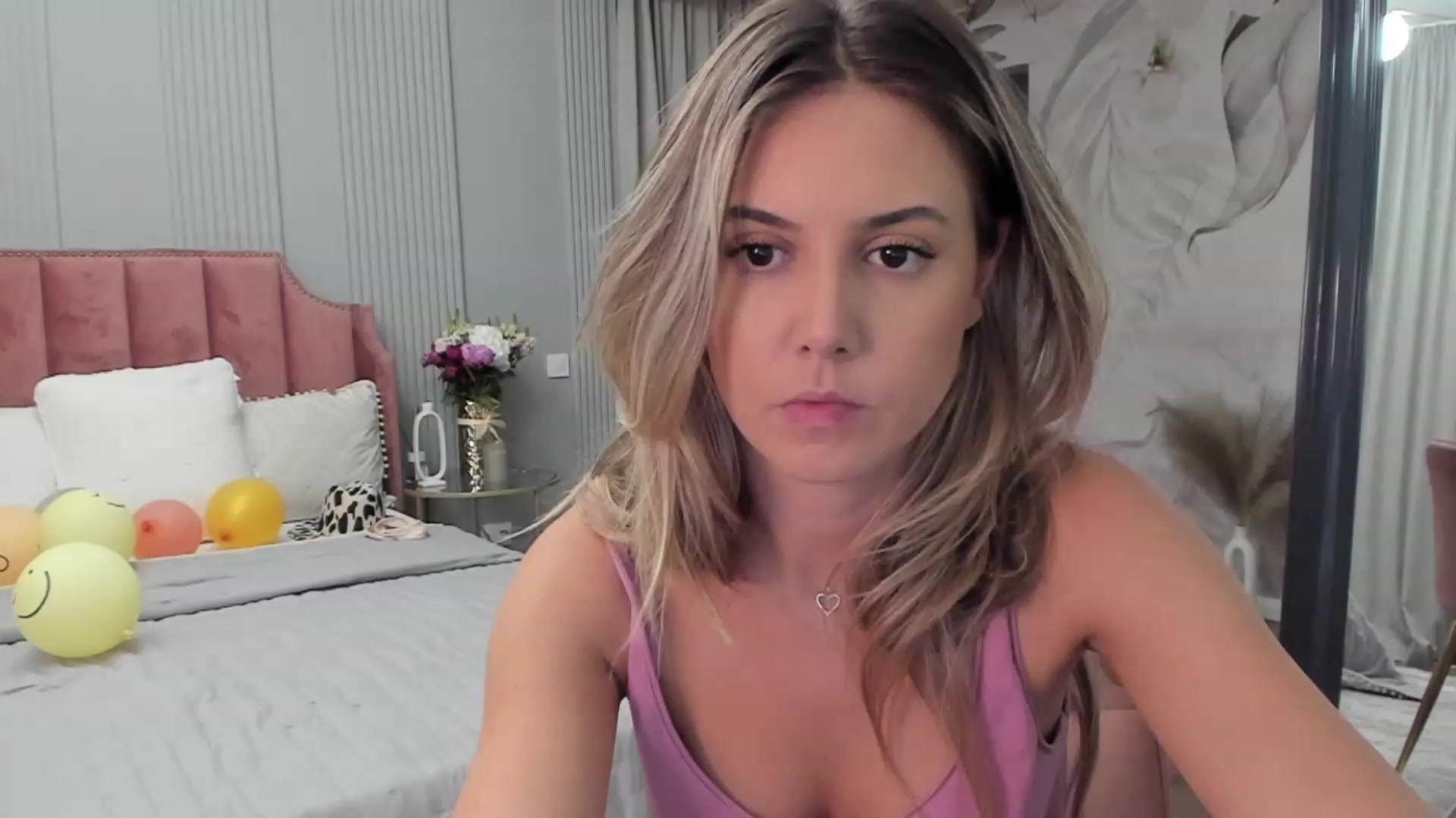 Gallery image thumbnail from NellieCutest's myfreecams stream on, 08/11/2023, 22:00 image 1 of 20