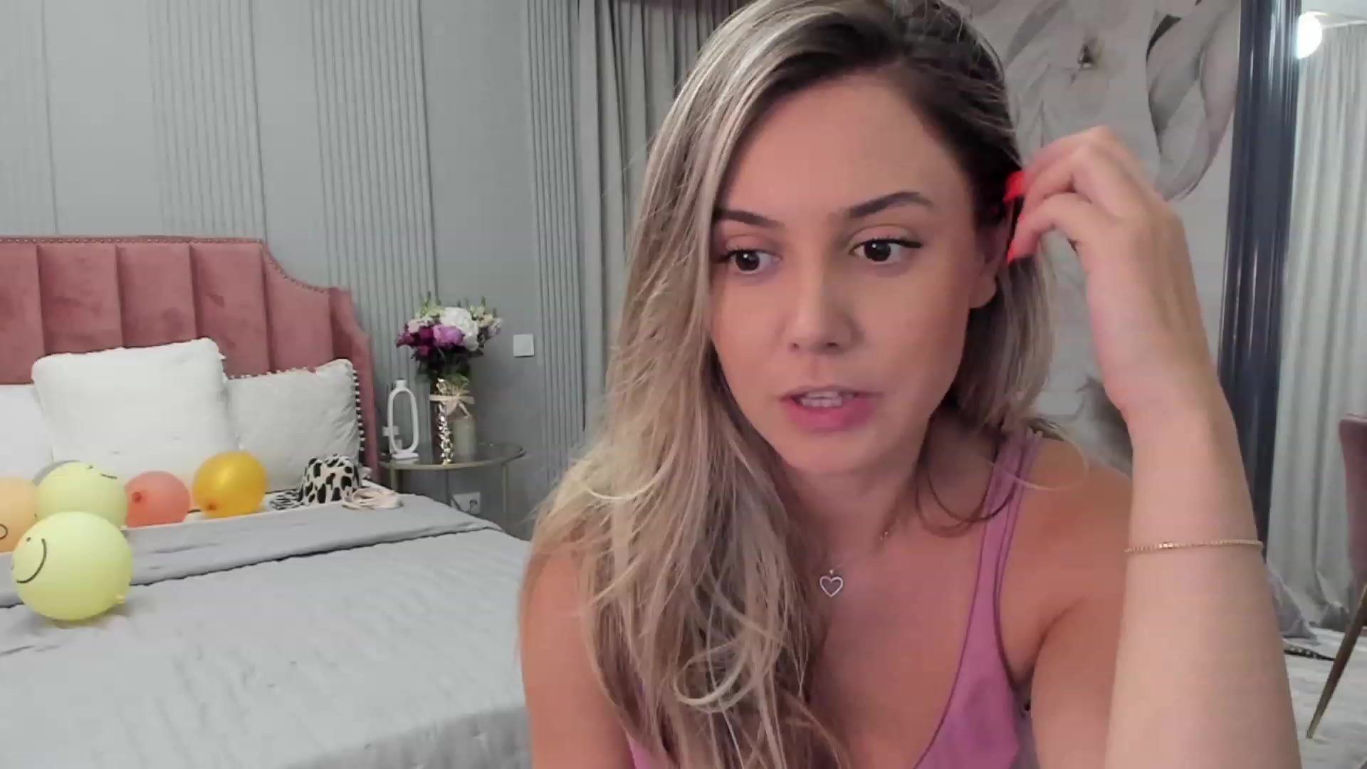 Gallery image thumbnail from NellieCutest's myfreecams stream on, 08/11/2023, 22:00 image 2 of 20
