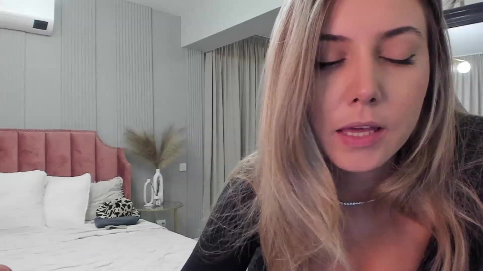 Gallery image thumbnail from NellieCutest's myfreecams stream on, 09/09/2023, 20:29 image 3 of 20