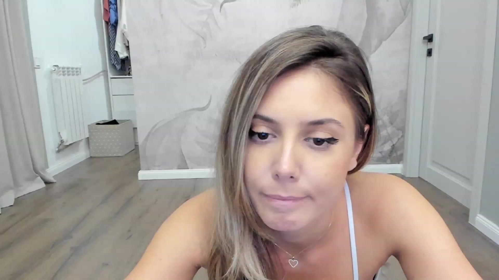 Gallery image thumbnail from NellieCutest's myfreecams stream on, 09/15/2023, 22:00 image 19 of 20
