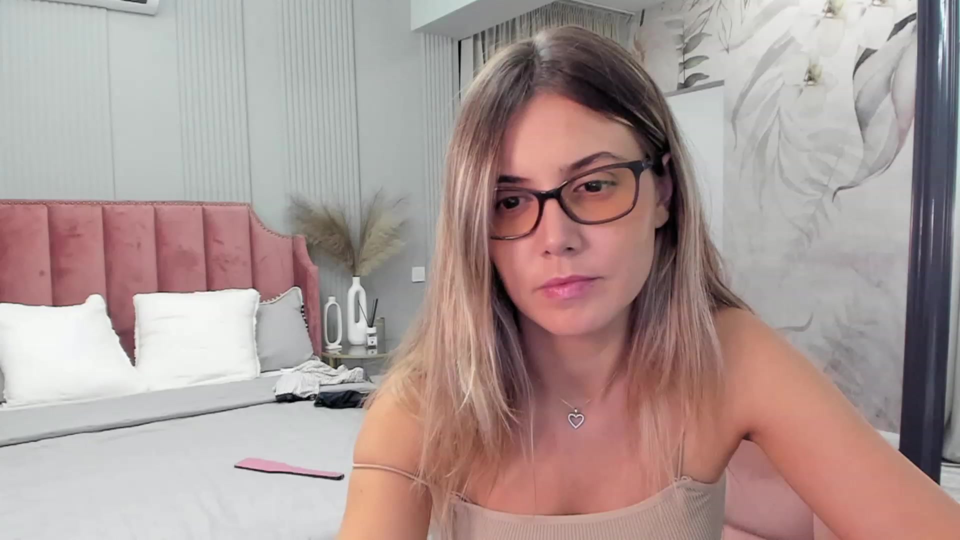 Gallery image thumbnail from NellieCutest's myfreecams stream on, 09/17/2023, 21:34 image 8 of 20