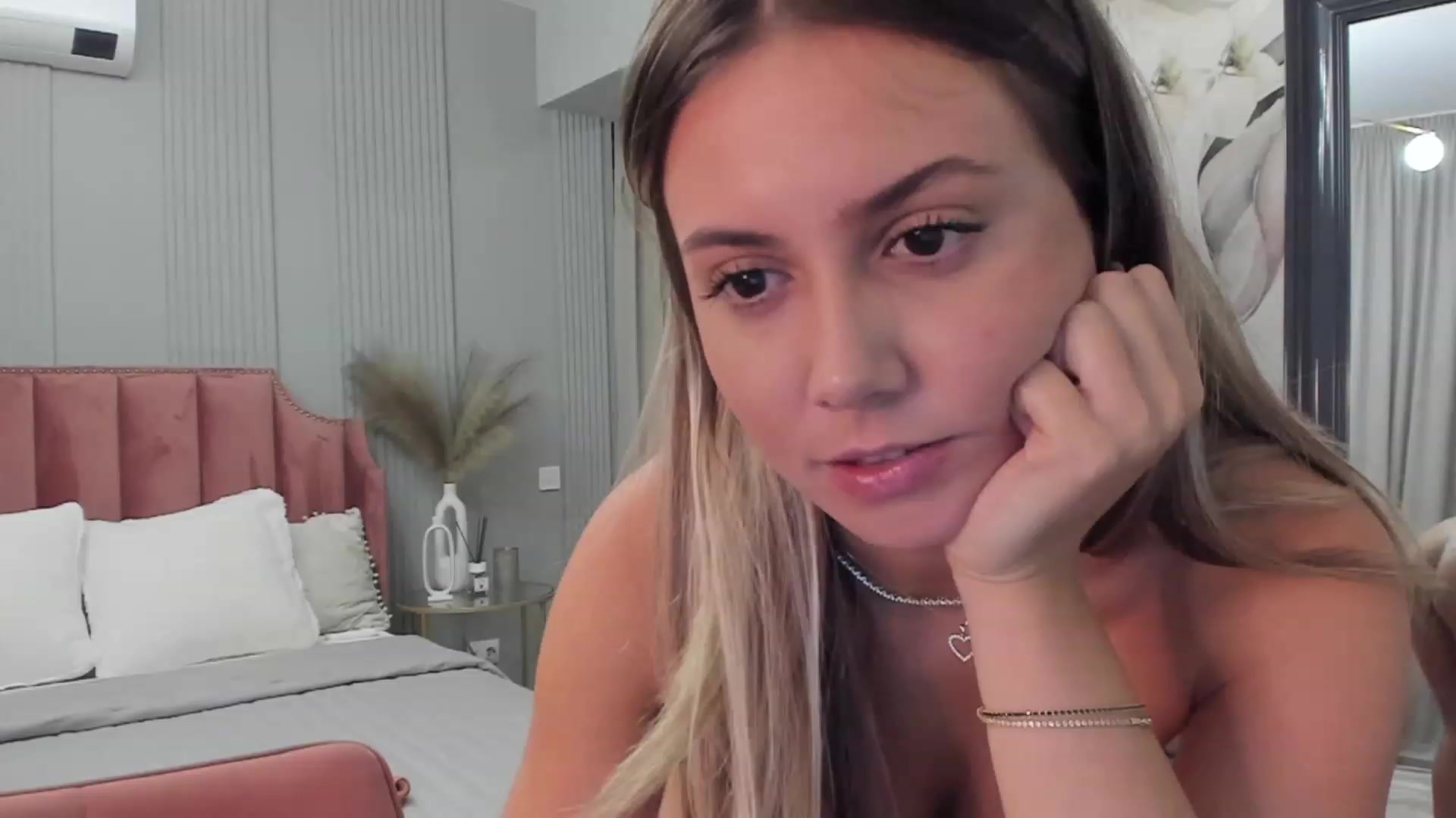 Gallery image thumbnail from NellieCutest's myfreecams stream on, 09/22/2023, 20:41 image 12 of 20