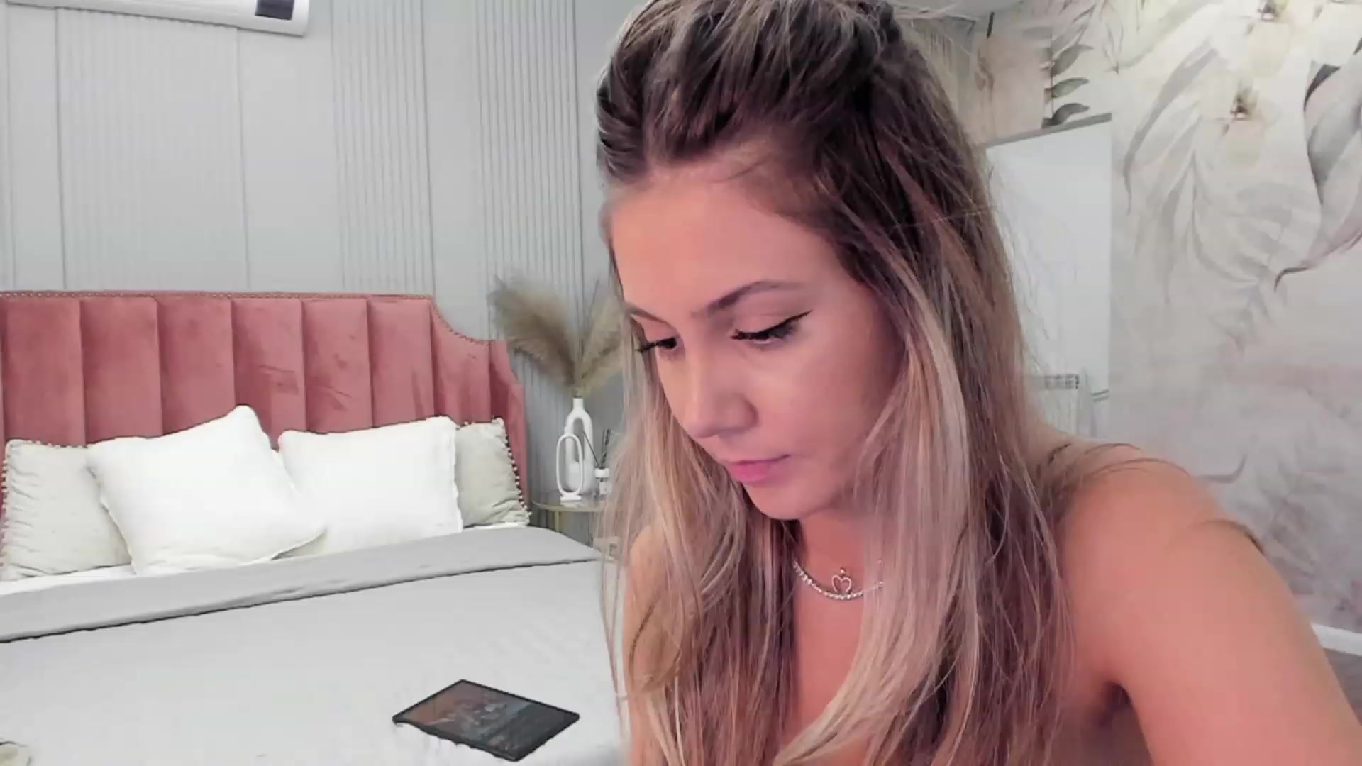 Gallery image thumbnail from NellieCutest's myfreecams stream on, 09/23/2023, 19:42 image 4 of 20