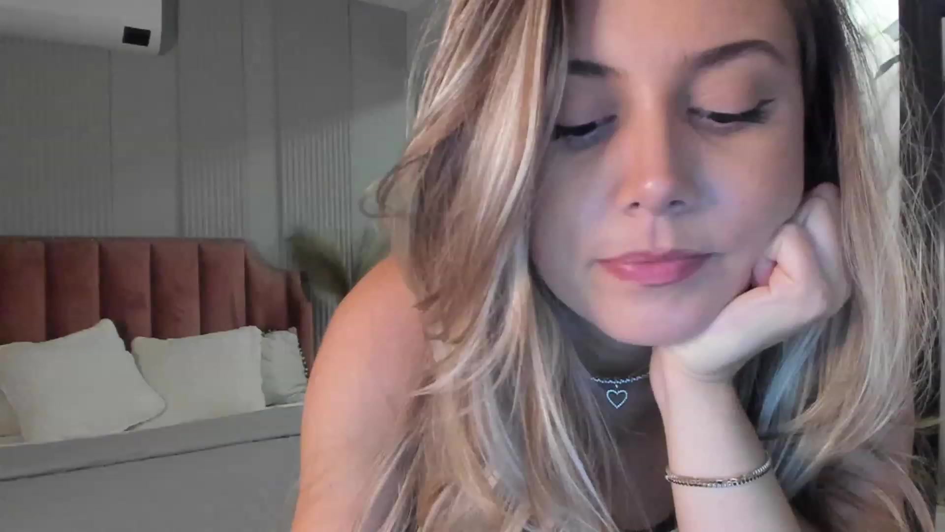 Gallery image thumbnail from NellieCutest's myfreecams stream on, 09/23/2023, 22:10 image 5 of 20
