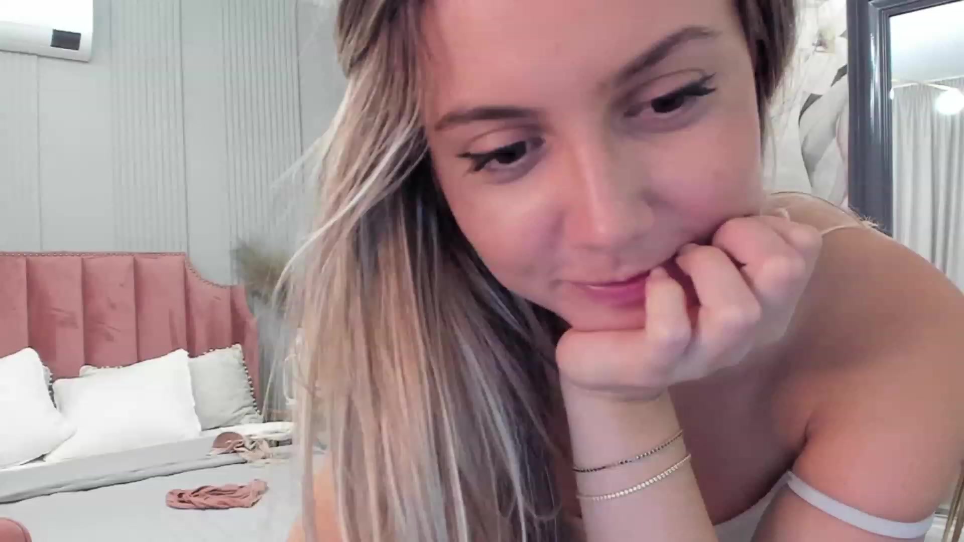 Gallery image thumbnail from NellieCutest's myfreecams stream on, 09/24/2023, 21:55 image 11 of 20