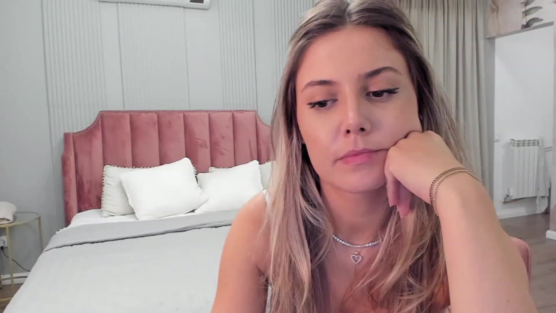 Gallery image thumbnail from NellieCutest's myfreecams stream on, 09/24/2023, 21:55 image 1 of 20