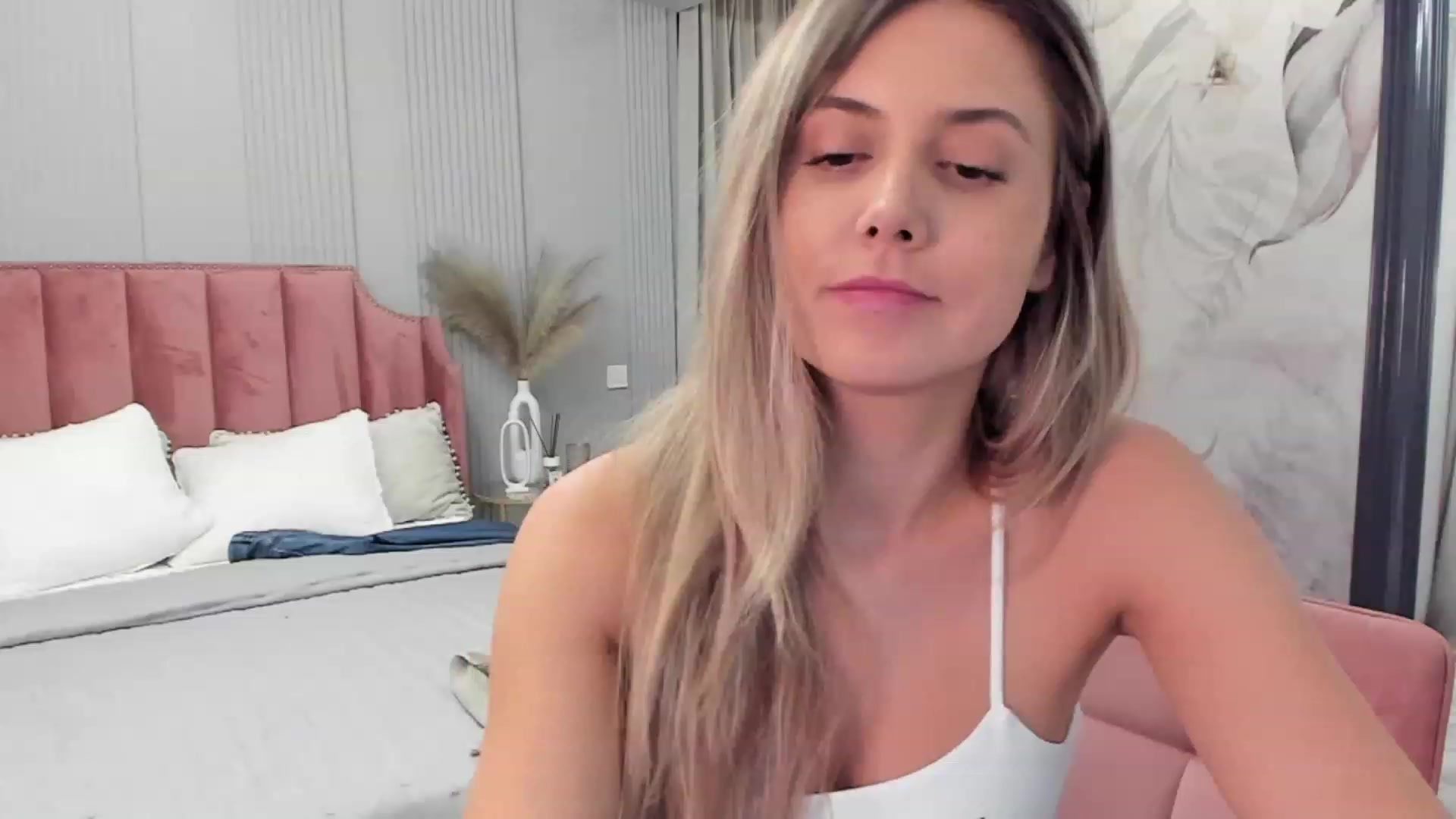 Gallery image thumbnail from NellieCutest's myfreecams stream on, 09/28/2023, 21:47 image 3 of 20
