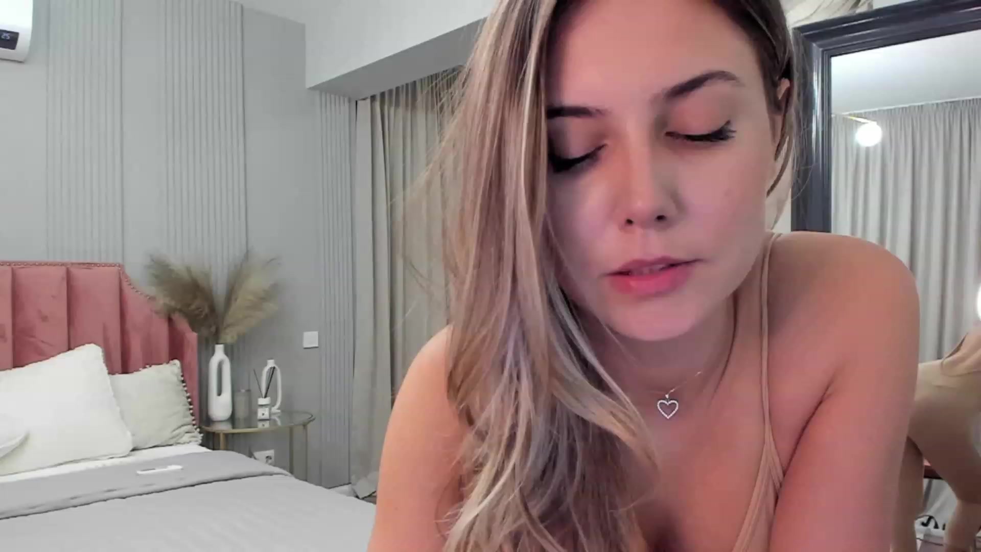 Gallery image thumbnail from NellieCutest's myfreecams stream on, 10/05/2023, 19:50 image 10 of 20